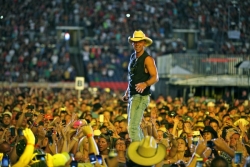 Kenny Chesney Denver 6.21.12.JPG